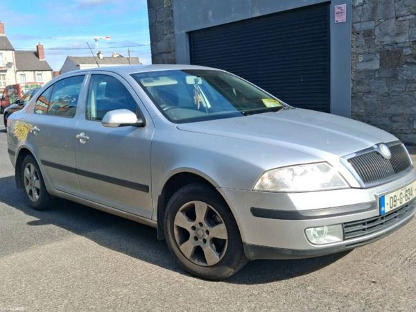 Skoda Octavia Hatchback, Petrol, 2009, Silver