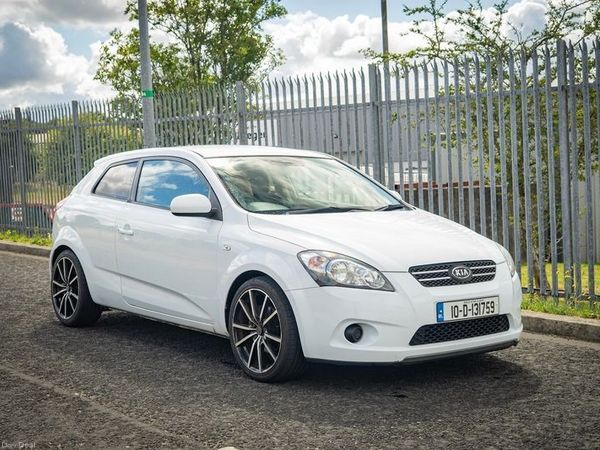 Kia Ceed Hatchback, Petrol, 2010, White