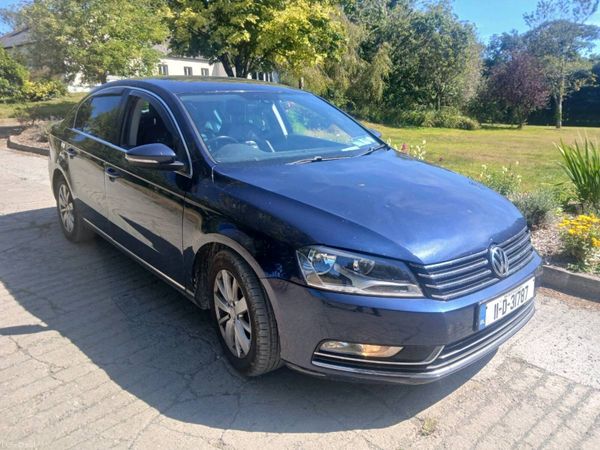 Volkswagen Passat Saloon, Diesel, 2011, Blue