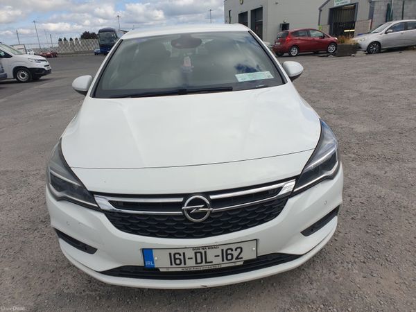 Opel Astra Hatchback, Diesel, 2016, White