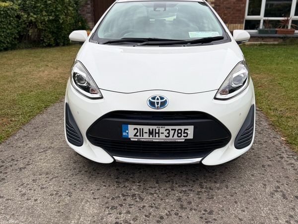 Toyota Aqua Hatchback, Petrol Hybrid, 2021, White