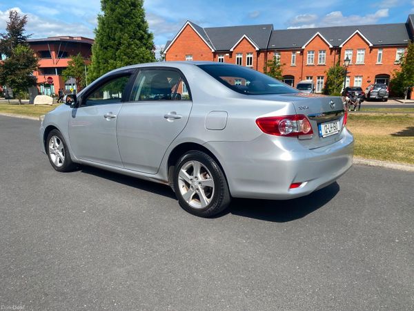 Toyota Corolla Saloon, Diesel, 2012, Silver