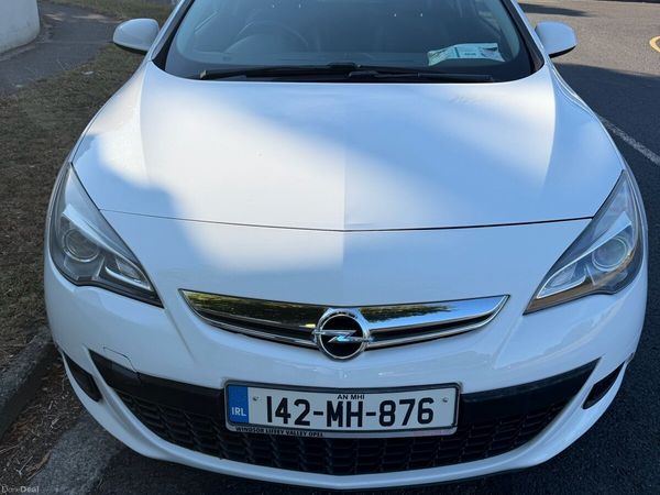 Opel Astra Hatchback, Diesel, 2014, White