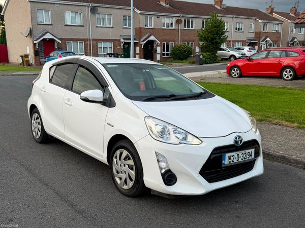Toyota Aqua Hatchback, Petrol Hybrid, 2015, White