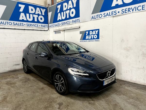 Volvo V40 Hatchback, Diesel, 2018, Blue