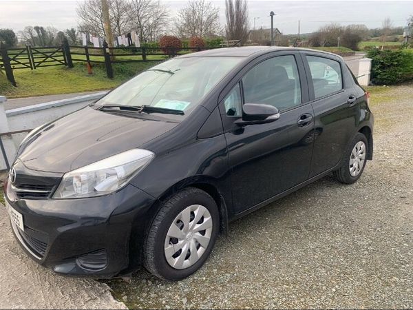 Toyota Yaris Hatchback, Petrol, 2013, Black