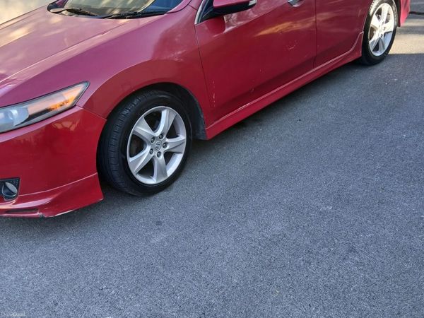 Honda Accord Saloon, Diesel, 2011, Red