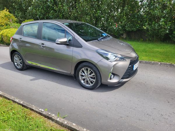 Toyota Yaris Hatchback, Petrol, 2017, Grey
