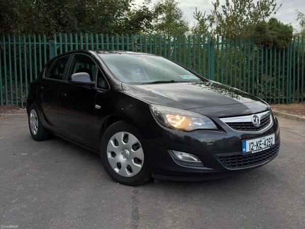 Vauxhall Astra Hatchback, Diesel, 2012, Black