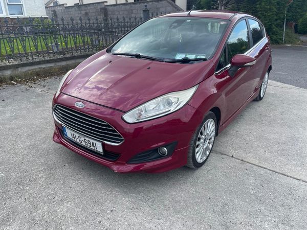 Ford Fiesta Hatchback, Petrol, 2014, Red