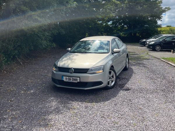 Volkswagen Jetta Saloon, Diesel, 2011, Silver