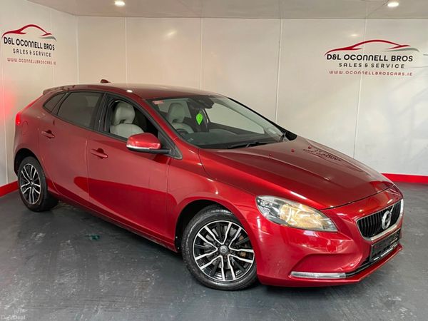 Volvo V40 Hatchback, Diesel, 2017, Red