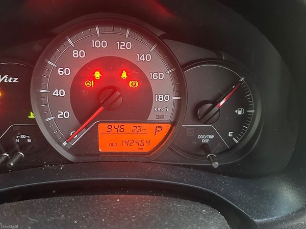 Toyota Vitz Hatchback, Petrol, 2015, Silver
