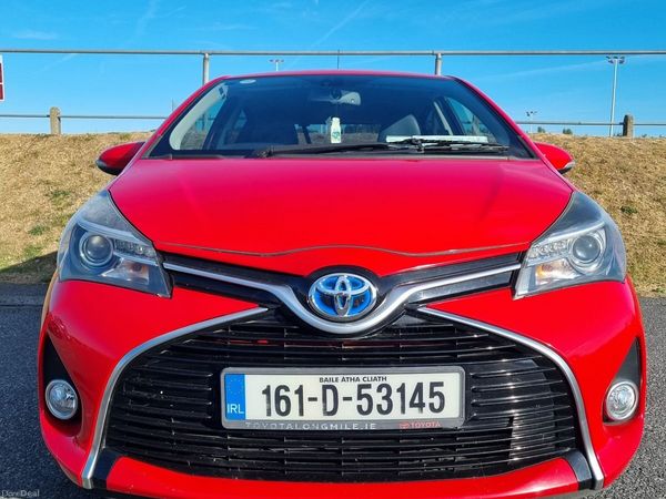 Toyota Yaris Hatchback, Petrol Hybrid, 2016, Red