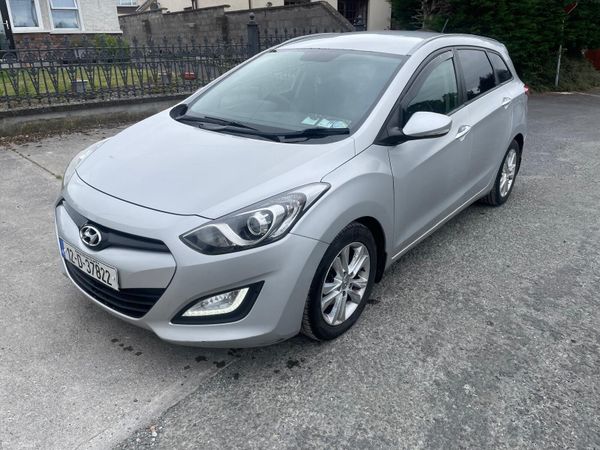 Hyundai i30 Estate/Jeep, Diesel, 2012, Silver