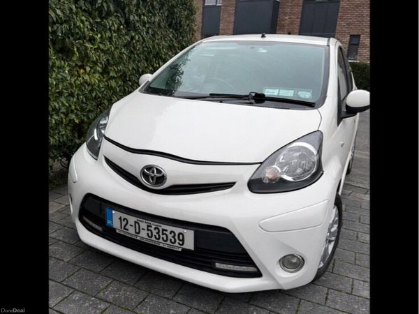 Toyota Aygo Hatchback, Petrol, 2012, White