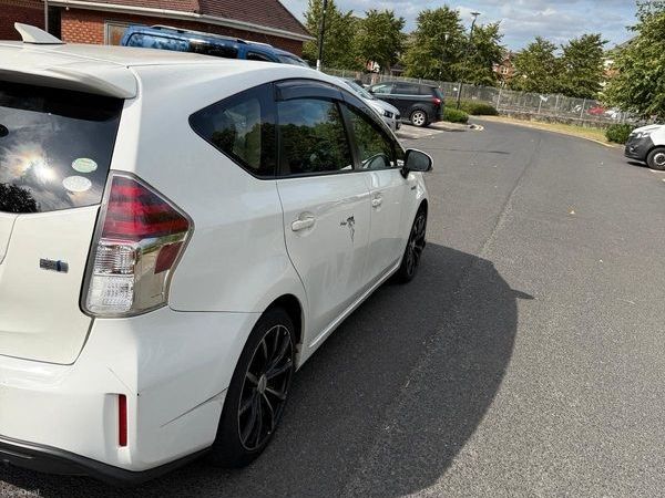 Toyota Prius MPV, Petrol Hybrid, 2016, White