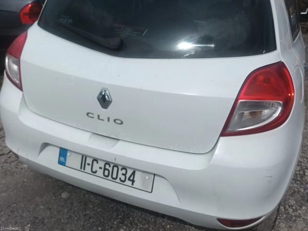 Renault Clio Hatchback, Petrol, 2011, White