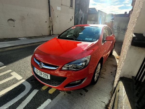Vauxhall Astra Hatchback, Diesel, 2013, Red