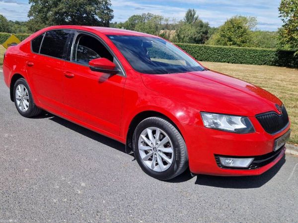 Skoda Octavia Saloon, Diesel, 2016, Red