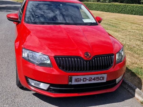 Skoda Octavia Saloon, Diesel, 2016, Red