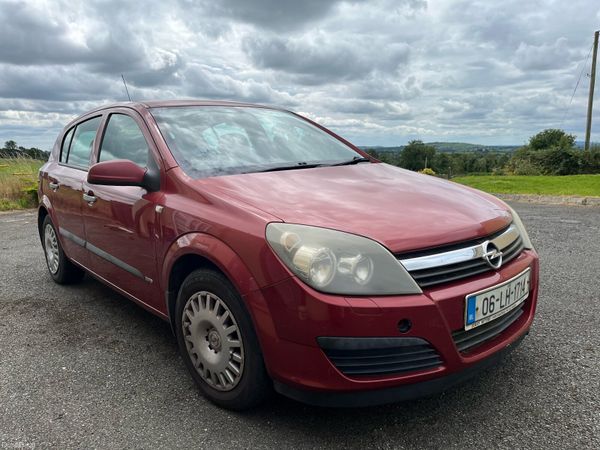 Opel Astra Hatchback, Petrol, 2006, Red