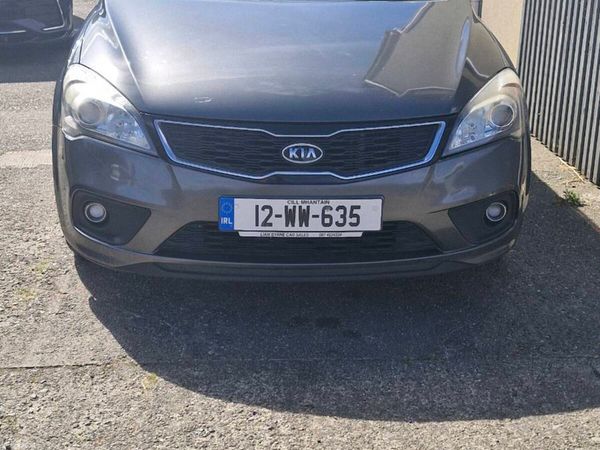 Kia Ceed Hatchback, Diesel, 2012, Silver