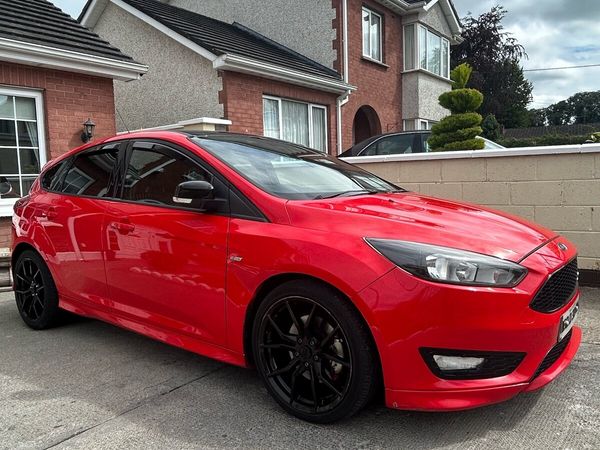 Ford Focus Hatchback, Diesel, 2016, Red