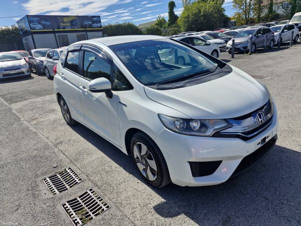 Honda Fit Hatchback, Petrol Hybrid, 2014, White