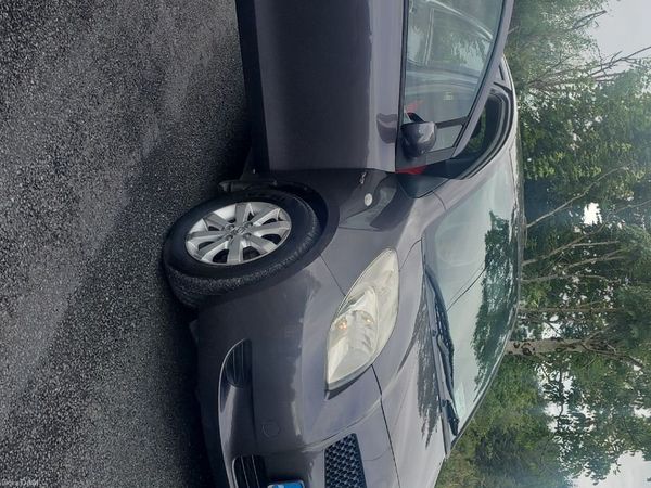 Toyota Yaris Hatchback, Diesel, 2009, Grey