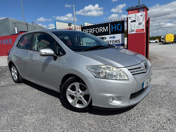 Toyota Auris Hatchback, Petrol, 2011, Silver