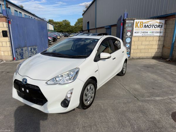 Toyota Aqua Hatchback, Petrol Hybrid, 2016, White