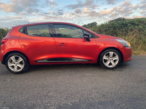 Renault Clio Hatchback, Diesel, 2014, Red