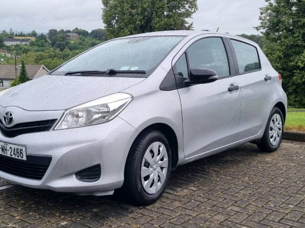 Toyota Yaris Hatchback, Petrol, 2014, Silver