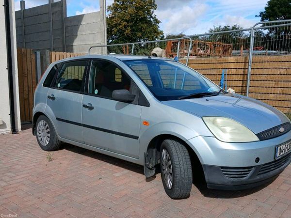 Ford Fiesta Hatchback, Petrol, 2004, Green