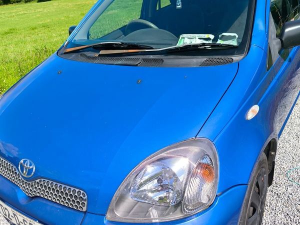 Toyota Yaris Hatchback, Petrol, 2002, Blue