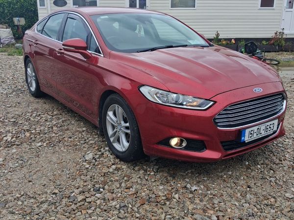 Ford Mondeo Hatchback, Diesel, 2015, Red
