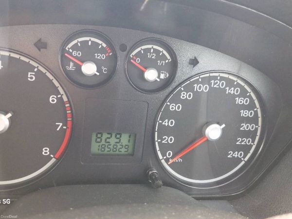 Ford Focus Saloon, Petrol, 2006, Silver