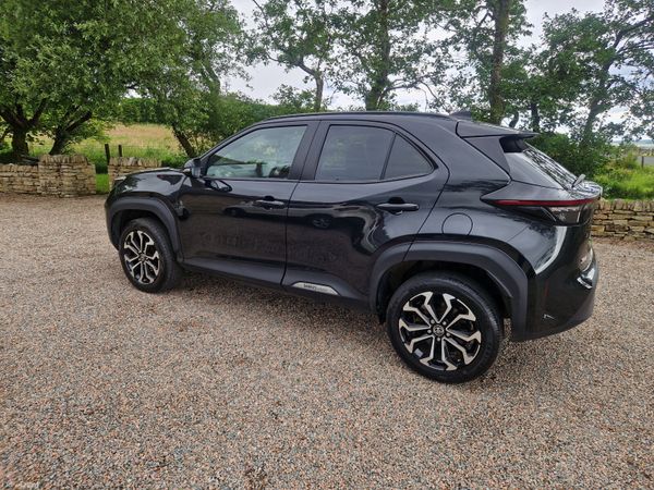 Toyota Yaris Cross Hatchback, Petrol Hybrid, 2023, Black
