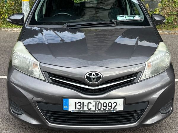 Toyota Yaris Hatchback, Petrol, 2013, Grey