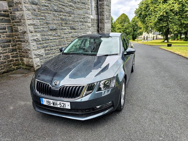 Skoda Octavia Saloon, Petrol, 2019, Grey