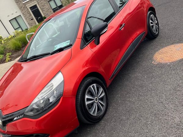 Renault Clio Hatchback, Petrol, 2013, Red