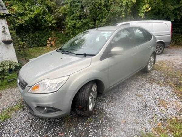 Ford Focus Hatchback, Diesel, 2010, Gold