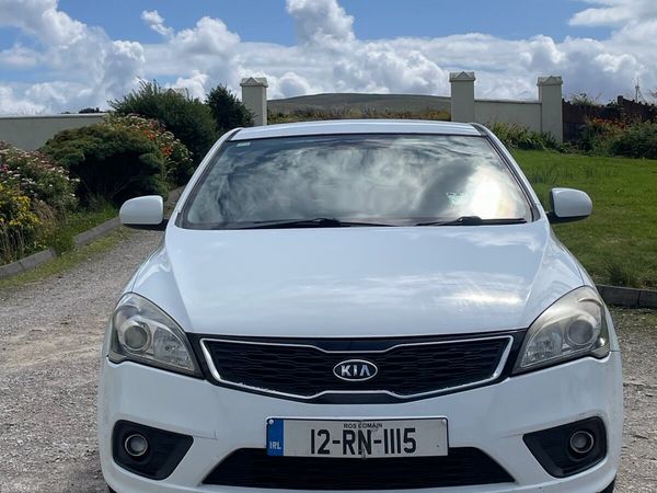 Kia Ceed Hatchback, Diesel, 2012, White