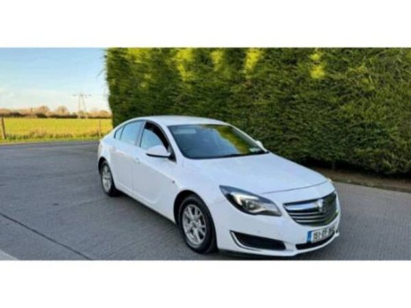 Vauxhall Insignia Hatchback, Diesel, 2015, White