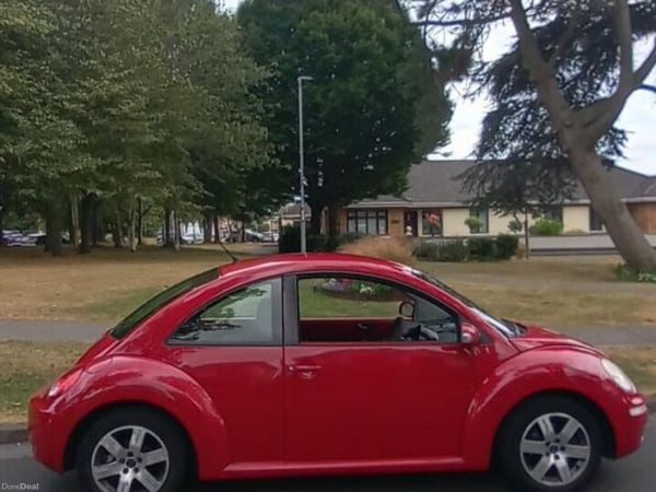 Volkswagen Beetle Hatchback, Petrol, 2009, Red