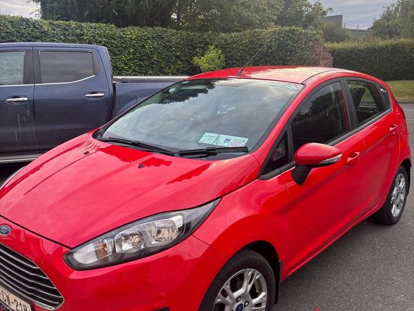Ford Fiesta Hatchback, Petrol, 2015, Red