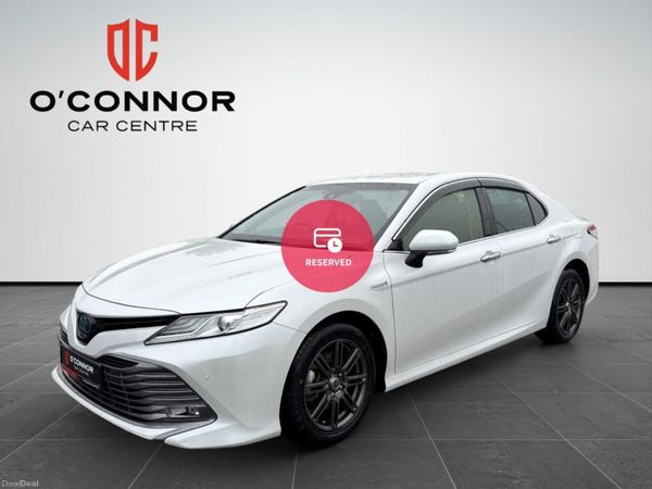 Toyota Camry Saloon, Petrol Hybrid, 2018, White
