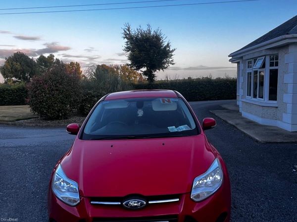 Ford Focus Hatchback, Diesel, 2014, Red