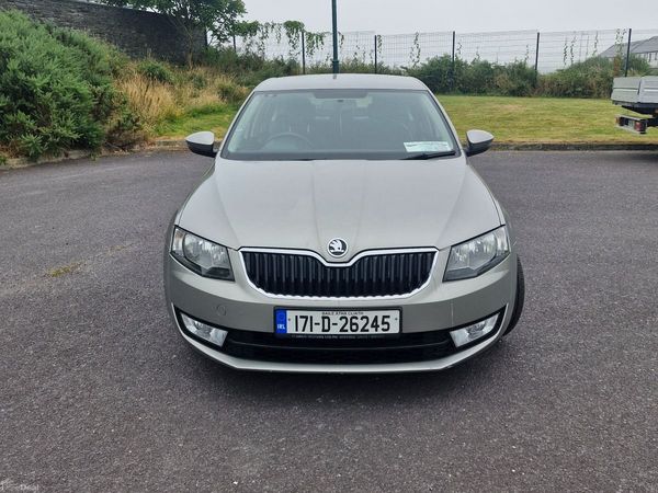 Skoda Octavia Saloon, Diesel, 2017, Beige